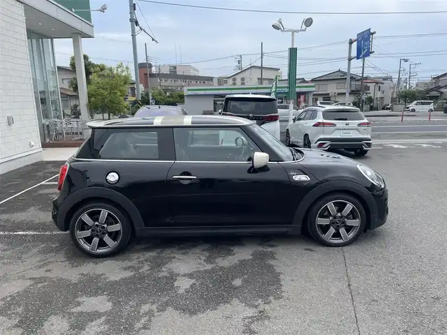 ＭＩＮＩ ミニ クーパー S 60イヤーズED 神奈川県 2020(令2)年 4.8万km ミッドナイト・ブラック・メタリック MINI・YOURSレザースポーツシート/・前席シートヒーター/MINI・YOURSレザースポーツステアリング/純正ナビ/・Bluetooth/カメラ＆パーキングパッケージ/・バックカメラ/・前後パークディスタンス/ペッパーパッケージ/・LEDライト/・LEDフォグランプ/LEDライトパッケージ/運転支援システム/・インテリジェントセーフティ/・アダプティブクルーズコントロール/パドルシフト/スマートキーX2/新車時手帳、取説