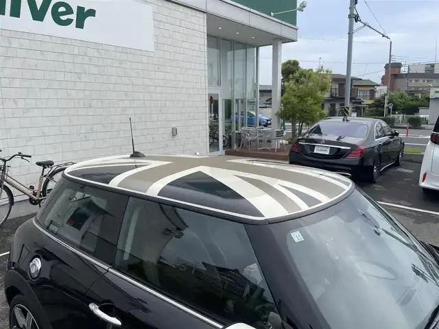 ＭＩＮＩ ミニ クーパー S 60イヤーズED 神奈川県 2020(令2)年 4.8万km ミッドナイト・ブラック・メタリック MINI・YOURSレザースポーツシート/・前席シートヒーター/MINI・YOURSレザースポーツステアリング/純正ナビ/・Bluetooth/カメラ＆パーキングパッケージ/・バックカメラ/・前後パークディスタンス/ペッパーパッケージ/・LEDライト/・LEDフォグランプ/LEDライトパッケージ/運転支援システム/・インテリジェントセーフティ/・アダプティブクルーズコントロール/パドルシフト/スマートキーX2/新車時手帳、取説