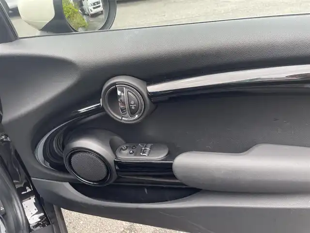 ＭＩＮＩ ミニ クーパー S 60イヤーズED 神奈川県 2020(令2)年 4.8万km ミッドナイト・ブラック・メタリック MINI・YOURSレザースポーツシート/・前席シートヒーター/MINI・YOURSレザースポーツステアリング/純正ナビ/・Bluetooth/カメラ＆パーキングパッケージ/・バックカメラ/・前後パークディスタンス/ペッパーパッケージ/・LEDライト/・LEDフォグランプ/LEDライトパッケージ/運転支援システム/・インテリジェントセーフティ/・アダプティブクルーズコントロール/パドルシフト/スマートキーX2/新車時手帳、取説