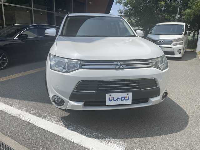 三菱 アウトランダー ＰＨＥＶ スポーツスタイルエディション 兵庫県 2015(平27)年 12.8万km シルキーホワイト (株)IDOMが運営する【じしゃロン西宮店】の自社ローン専用車両になります。こちらは現金またはオートローンご利用時の価格です。自社ローンご希望の方は別途その旨お申付け下さい				/*パワステ/*パワーウィンドウ/*クルコン/*USB有/*横滑り防止/*レーンキープアシスト/*盗難防止/*オートライト