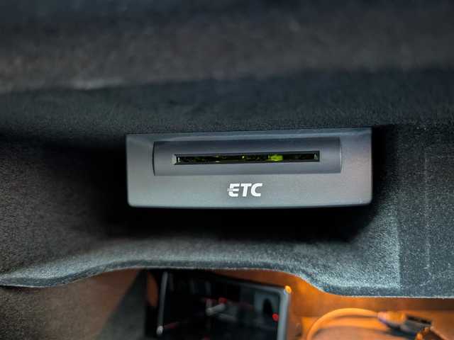 アウディ Ａ６ オールロードクワトロ 3．2 FSI 福井県 2015(平27)年 10.4万km ガンＭ サンルーフ/４WD/純正AW付きサマータイヤ積込/ユピテルレーダー/電動リアゲート/BOSEサウンドシステム/本革シート/クルーズコントロール/前方ドライブレコーダー/前後コーナーセンサー/全席シートヒーター/ETC/バックカメラ/純正HDDナビ/横滑り防止装置/盗難防止装置/アイドリングストップ/ダブル＋サイドエアバッグ/カーテンエアバッグ/純正フロアマット/スマートキー