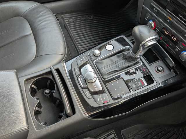 アウディ Ａ６ オールロードクワトロ 3．2 FSI 福井県 2015(平27)年 10.4万km ガンＭ サンルーフ/４WD/純正AW付きサマータイヤ積込/ユピテルレーダー/電動リアゲート/BOSEサウンドシステム/本革シート/クルーズコントロール/前方ドライブレコーダー/前後コーナーセンサー/全席シートヒーター/ETC/バックカメラ/純正HDDナビ/横滑り防止装置/盗難防止装置/アイドリングストップ/ダブル＋サイドエアバッグ/カーテンエアバッグ/純正フロアマット/スマートキー