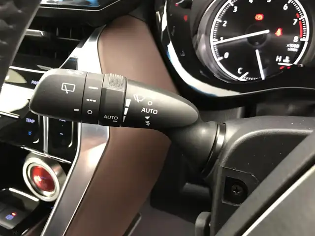 トヨタ ハリアー Z レザーパッケージ 愛知県 2020(令2)年 1.1万km プレシャスブラックパール モデリスタエアロ（F/S/R）/メタルガーニッシュ/純正12.3型ディスプレイオーディオ（AppleCarPlay/AndroidAuto/フルセグTV）/JBLプレミアムサウンド/パノラミックビューモニター/デジタルインナーミラー/ブラインドスポットモニター/ヘッドアップディスプレイ/黒革シート/パワーシート/シートメモリー/シートヒーター/ベンチレーション/パワーバックドア/ステアリングヒーター/セーフティセンス/・プリクラッシュセーフティ/・レーントレーシングアシスト/・アダプティブハイビーム/・レーダークルーズコントロール/クリアランスソナー/電動パーキングブレーキ/オートブレーキホールド/LEDヘッドランプ/オートライト/ETC2.0/ドライブレコーダー/USB挿入口４つ