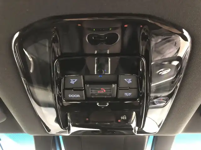トヨタ ハリアー Z レザーパッケージ 愛知県 2020(令2)年 1.1万km プレシャスブラックパール モデリスタエアロ（F/S/R）/メタルガーニッシュ/純正12.3型ディスプレイオーディオ（AppleCarPlay/AndroidAuto/フルセグTV）/JBLプレミアムサウンド/パノラミックビューモニター/デジタルインナーミラー/ブラインドスポットモニター/ヘッドアップディスプレイ/黒革シート/パワーシート/シートメモリー/シートヒーター/ベンチレーション/パワーバックドア/ステアリングヒーター/セーフティセンス/・プリクラッシュセーフティ/・レーントレーシングアシスト/・アダプティブハイビーム/・レーダークルーズコントロール/クリアランスソナー/電動パーキングブレーキ/オートブレーキホールド/LEDヘッドランプ/オートライト/ETC2.0/ドライブレコーダー/USB挿入口４つ