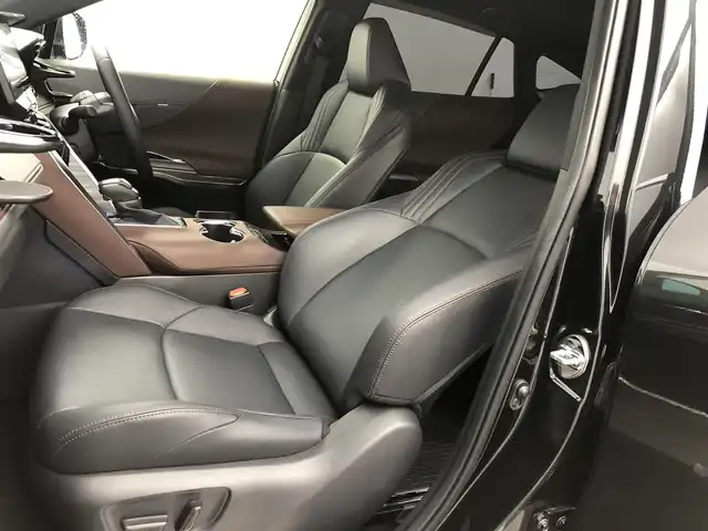 トヨタ ハリアー Z レザーパッケージ 愛知県 2020(令2)年 1.1万km プレシャスブラックパール モデリスタエアロ（F/S/R）/メタルガーニッシュ/純正12.3型ディスプレイオーディオ（AppleCarPlay/AndroidAuto/フルセグTV）/JBLプレミアムサウンド/パノラミックビューモニター/デジタルインナーミラー/ブラインドスポットモニター/ヘッドアップディスプレイ/黒革シート/パワーシート/シートメモリー/シートヒーター/ベンチレーション/パワーバックドア/ステアリングヒーター/セーフティセンス/・プリクラッシュセーフティ/・レーントレーシングアシスト/・アダプティブハイビーム/・レーダークルーズコントロール/クリアランスソナー/電動パーキングブレーキ/オートブレーキホールド/LEDヘッドランプ/オートライト/ETC2.0/ドライブレコーダー/USB挿入口４つ