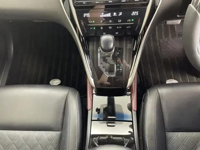 トヨタ ハリアー プレミアム 鹿児島県 2017(平29)年 8.1万km ダークレッドマイカメタリック 純正８インチＳＤナビ/ＢＴ／ＣＤ／ＤＶＤ／ＡＭ／ＦＭ／フルセグＴＶ/ホンダセンシング衝突軽減/ブレーキレーンキープアシスト/レーダークルーズコントロール/オートマチックハイビーム/プリクラッシュセーフティ/サンルーフ/プッシュスタート/オートホールド/電動パーキング/ステアリングリモコン
