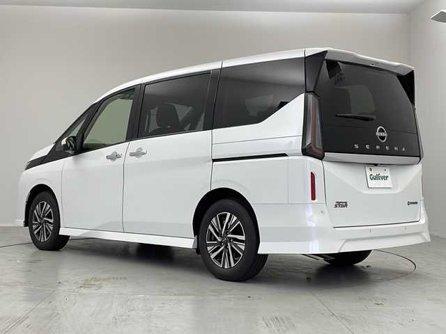 日産 セレナ e－パワー ハイウェイスター V 茨城県 2025(令7)年 0.1千km プリズムホワイト 登録済未使用車/アドバンスドドライブアシストディスプレイ12.3インチ/・6スピーカー+NissanConnectナビゲーションシステム/・車載通信ユニット（TCU［Telematics Control Unit］）/統合型インターフェースディスプレイ/インテリジェンアラウンドビューモニター/インテリジェントルームミラー/プロパイロット（ナビリング機能付）/・プロパイロット緊急停止支援システム（SOSコール機能付）/ワイヤレス充電器/純正ビルトインETC2.0/ドライブレコーダー（前後）/ヘッドランプ オートレベライザー/アダプティブLEDヘッドライトシステム