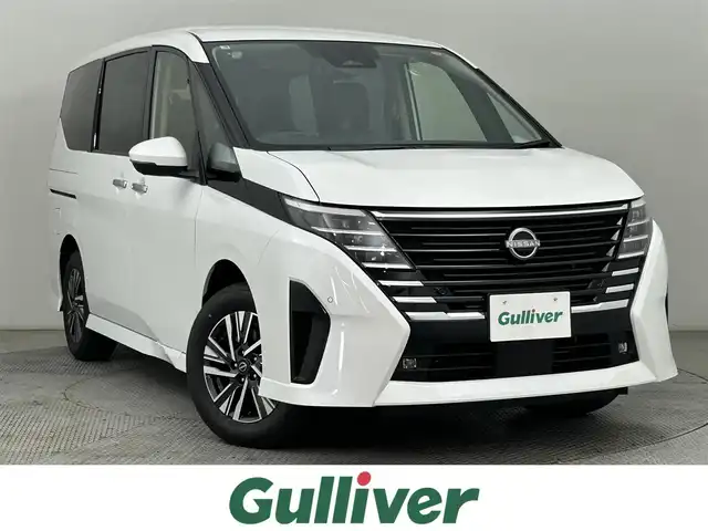 日産 セレナ e－4ORCE ハイウェイスターV 道央・札幌 2025(令7)年 0.1千km プリズムホワイト ・登録済未使用車/・4WD/・寒冷地仕様/・NissanConnectナビゲーション/・BT/HDMI/USB/フルセグ/・純正フリップダウンモニター/・インテリジェント アラウンドビューモニター/・インテリジェント ルームミラー/・ワイヤレス充電器/・ETC2.0ユニット（ビルトインタイプ）/・ドライブレコーダー（前後セット）/・プロパイロット（ナビリンク機能付）/・プロパイロット緊急停止支援システム（SOSコール機能付）/・レーンキープアシスト/・レーダークルーズコントロール/・BSM/・前後コーナーセンサー/・1・2列目シートヒーター/・ステアリングヒーター/・ヘッドランプ オートレベライザー/・アダプティブLEDヘッドライトシステム/・フォグランプ/・100V　AC電源/・2列目サンシェード/・保証書・取扱説明書/・スマートキー（スペア1本）