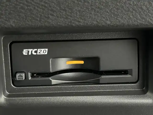 日産 セレナ e－4ORCE ハイウェイスターV 道央・札幌 2025(令7)年 0.1千km プリズムホワイト ・登録済未使用車/・4WD/・寒冷地仕様/・NissanConnectナビゲーション/・BT/HDMI/USB/フルセグ/・純正フリップダウンモニター/・インテリジェント アラウンドビューモニター/・インテリジェント ルームミラー/・ワイヤレス充電器/・ETC2.0ユニット（ビルトインタイプ）/・ドライブレコーダー（前後セット）/・プロパイロット（ナビリンク機能付）/・プロパイロット緊急停止支援システム（SOSコール機能付）/・レーンキープアシスト/・レーダークルーズコントロール/・BSM/・前後コーナーセンサー/・1・2列目シートヒーター/・ステアリングヒーター/・ヘッドランプ オートレベライザー/・アダプティブLEDヘッドライトシステム/・フォグランプ/・100V　AC電源/・2列目サンシェード/・保証書・取扱説明書/・スマートキー（スペア1本）