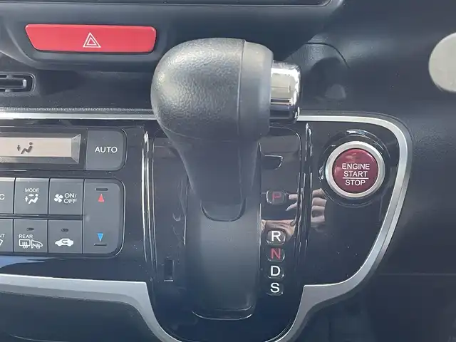 ホンダ Ｎ ＢＯＸ カスタム G ターボ Lパッケージ 岩手県 2015(平27)年 7.3万km プレミアムホワイトパールⅡ ・ワンオーナー/・４WD/・ターボ車両/・純正ナビフルセグTV/・BT　　DVD/・バックカメラ/・ETC/・クルーズコントロール/・パドルシフト/・ECON/・ハーフレザーシート/・シートヒーター/・両側パワースライドドア/・オートライト/・HIDヘットライト/・LEDフォグライト/・オートリトラミラー/・ウインカーミラー/・純正１５インチアルミ/・スマートキー×３/・プッシュスタート/・保証書/・取説