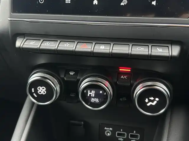 ルノー キャプチャー インテンス 茨城県 2021(令3)年 1.6万km パールⅡ 衝突軽減B　/ACC　/LKA　/BSM　/360度カメラ　/BOSEサウンド　/半革　/シートヒーター　/ステアリングヒーター　/CarPlay　/BT　/USB　/パークセンサー　/LEDヘッドライト　/ETC　/ルーフレール