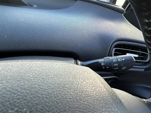 トヨタ プリウス S 愛知県 2016(平28)年 6.2万km スティールブロンドM ワンオーナー/純正7型ナビ【Bluetooth CD DVD SD フルセグ　品番：NSZT-W64】/バックカメラ/ビルトインETC/アダプティブクルーズコントロール/衝突軽減/レーンキープアシスト/ふらつき警報/車両接近通報装置/LEDヘッドライト/オートライト/オートマチックハイビーム/フォグランプ/オート電動格納ドアミラー/ステアリングリモコン/スマートキー【スペア1本】/純正フロアマット/純正アルミホイール/保証書/取説