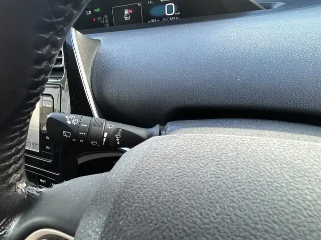トヨタ プリウス S 愛知県 2016(平28)年 6.2万km スティールブロンドM ワンオーナー/純正7型ナビ【Bluetooth CD DVD SD フルセグ　品番：NSZT-W64】/バックカメラ/ビルトインETC/アダプティブクルーズコントロール/衝突軽減/レーンキープアシスト/ふらつき警報/車両接近通報装置/LEDヘッドライト/オートライト/オートマチックハイビーム/フォグランプ/オート電動格納ドアミラー/ステアリングリモコン/スマートキー【スペア1本】/純正フロアマット/純正アルミホイール/保証書/取説