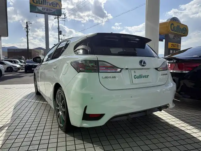 レクサス ＣＴ 200h Fスポーツ 京都府 2014(平26)年 12.6万km ブラック/ホワイトノーヴァガラスフレーク サンルーフ/純正マルチナビ、地デジ、Bluetooth/バックカメラ/赤革シート/前席シートヒーター/前席パワーシート/運転席メモリーシート/パドルシフト/USB端子/クルーズコントロール/LEDヘッドランプ/ステアリングスイッチ/保証書/取扱説明書