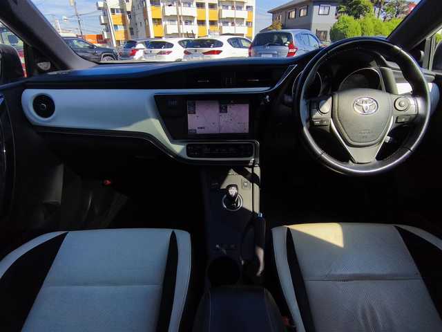 トヨタ オーリスハイブリッド Gパッケージ 熊本県 2016(平28)年 11.5万km ホワイトパールクリスタルシャイン パノラマルーフ/純正9インチナビ（NSZT-Y64T）/【フルセグTV/Bluetooth/CD/DVD】/バックカメラ/クルーズコントロール/プリクラッシュセーフティー/先行車発進お知らせ/レーンキープアシスト/オートLEDライト/ホワイトハーフレザーシート/前席シートヒーター/革巻きステアリング/ステアリングスイッチ/純正１７インチAW/ETC/純正フロアマット/横滑り防止装置/ABS/保証書/取扱説明書/スペアキー