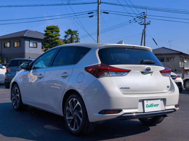 トヨタ オーリスハイブリッド Gパッケージ 熊本県 2016(平28)年 11.5万km ホワイトパールクリスタルシャイン パノラマルーフ/純正9インチナビ（NSZT-Y64T）/【フルセグTV/Bluetooth/CD/DVD】/バックカメラ/クルーズコントロール/プリクラッシュセーフティー/先行車発進お知らせ/レーンキープアシスト/オートLEDライト/ホワイトハーフレザーシート/前席シートヒーター/革巻きステアリング/ステアリングスイッチ/純正１７インチAW/ETC/純正フロアマット/横滑り防止装置/ABS/保証書/取扱説明書/スペアキー