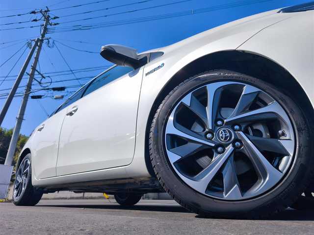 トヨタ オーリスハイブリッド Gパッケージ 熊本県 2016(平28)年 11.5万km ホワイトパールクリスタルシャイン パノラマルーフ/純正9インチナビ（NSZT-Y64T）/【フルセグTV/Bluetooth/CD/DVD】/バックカメラ/クルーズコントロール/プリクラッシュセーフティー/先行車発進お知らせ/レーンキープアシスト/オートLEDライト/ホワイトハーフレザーシート/前席シートヒーター/革巻きステアリング/ステアリングスイッチ/純正１７インチAW/ETC/純正フロアマット/横滑り防止装置/ABS/保証書/取扱説明書/スペアキー