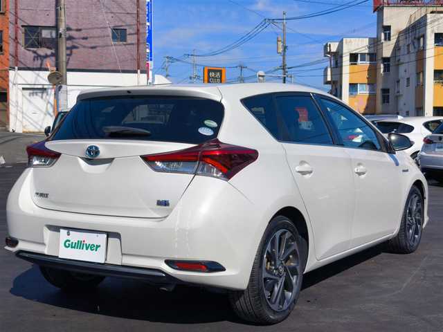 トヨタ オーリスハイブリッド Gパッケージ 熊本県 2016(平28)年 11.5万km ホワイトパールクリスタルシャイン パノラマルーフ/純正9インチナビ（NSZT-Y64T）/【フルセグTV/Bluetooth/CD/DVD】/バックカメラ/クルーズコントロール/プリクラッシュセーフティー/先行車発進お知らせ/レーンキープアシスト/オートLEDライト/ホワイトハーフレザーシート/前席シートヒーター/革巻きステアリング/ステアリングスイッチ/純正１７インチAW/ETC/純正フロアマット/横滑り防止装置/ABS/保証書/取扱説明書/スペアキー