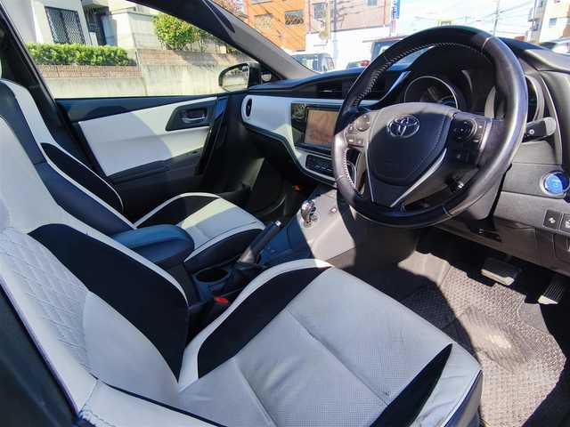 トヨタ オーリスハイブリッド Gパッケージ 熊本県 2016(平28)年 11.5万km ホワイトパールクリスタルシャイン パノラマルーフ/純正9インチナビ（NSZT-Y64T）/【フルセグTV/Bluetooth/CD/DVD】/バックカメラ/クルーズコントロール/プリクラッシュセーフティー/先行車発進お知らせ/レーンキープアシスト/オートLEDライト/ホワイトハーフレザーシート/前席シートヒーター/革巻きステアリング/ステアリングスイッチ/純正１７インチAW/ETC/純正フロアマット/横滑り防止装置/ABS/保証書/取扱説明書/スペアキー