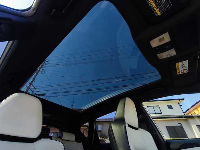 トヨタ オーリスハイブリッド Gパッケージ 熊本県 2016(平28)年 11.5万km ホワイトパールクリスタルシャイン パノラマルーフ/純正9インチナビ（NSZT-Y64T）/【フルセグTV/Bluetooth/CD/DVD】/バックカメラ/クルーズコントロール/プリクラッシュセーフティー/先行車発進お知らせ/レーンキープアシスト/オートLEDライト/ホワイトハーフレザーシート/前席シートヒーター/革巻きステアリング/ステアリングスイッチ/純正１７インチAW/ETC/純正フロアマット/横滑り防止装置/ABS/保証書/取扱説明書/スペアキー