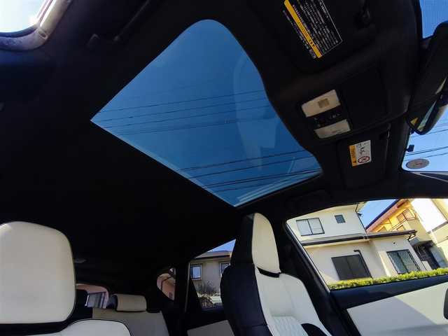 トヨタ オーリスハイブリッド Gパッケージ 熊本県 2016(平28)年 11.5万km ホワイトパールクリスタルシャイン パノラマルーフ/純正9インチナビ（NSZT-Y64T）/【フルセグTV/Bluetooth/CD/DVD】/バックカメラ/クルーズコントロール/プリクラッシュセーフティー/先行車発進お知らせ/レーンキープアシスト/オートLEDライト/ホワイトハーフレザーシート/前席シートヒーター/革巻きステアリング/ステアリングスイッチ/純正１７インチAW/ETC/純正フロアマット/横滑り防止装置/ABS/保証書/取扱説明書/スペアキー