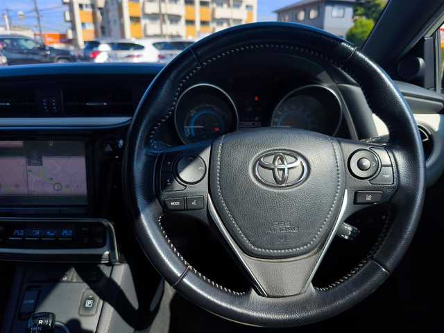 トヨタ オーリスハイブリッド Gパッケージ 熊本県 2016(平28)年 11.5万km ホワイトパールクリスタルシャイン パノラマルーフ/純正9インチナビ（NSZT-Y64T）/【フルセグTV/Bluetooth/CD/DVD】/バックカメラ/クルーズコントロール/プリクラッシュセーフティー/先行車発進お知らせ/レーンキープアシスト/オートLEDライト/ホワイトハーフレザーシート/前席シートヒーター/革巻きステアリング/ステアリングスイッチ/純正１７インチAW/ETC/純正フロアマット/横滑り防止装置/ABS/保証書/取扱説明書/スペアキー