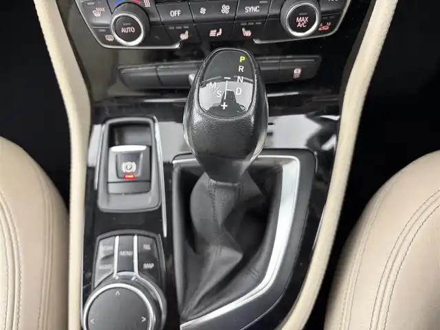 ＢＭＷ ２１８ｉ グランツアラー ラグジュアリー 愛知県 2016(平28)年 5.8万km 赤 ブラインドスポットモニター/ETC付き自動防眩ルームミラー/レーダークルーズコントロール/衝突回避・被害軽減システム/ダイナミックトラクションコントロール/EDLC/純正8.8インチディスプレイオーディオナビ/　・Bluetooth /　・DVD/CD/　・AM/FM/　・USB/　・AUX/3列シート/レザーシート/パワーシート/シートヒーター/パワーバックドア/本革ステアリング/社外ドライブレコーダー（前方）/純正17インチAW/LEDヘッドライト/オートライト/スマートキー