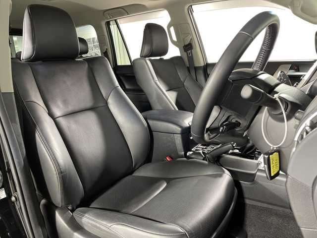 トヨタ ランドクルーザー プラド TX Lパッケージ マットブラED 福岡県 2023(令5)年 1.5万km ブラック サンルーフ/純正メーカーナビ/フルセグテレビ/アラウンドビューモニター/黒革シート/BSM/ドライブレコーダー/三列目電動シート/シートヒーター/シートクーラー/レーダークルーズコントロール/プッシュスタート/ETC/コーナーセンサー