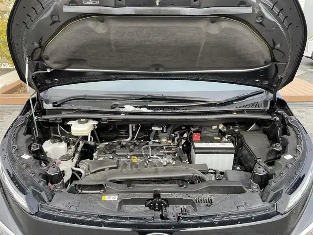 トヨタ ヴォクシー S－Z 滋賀県 2023(令5)年 1.8万km グリッターブラックガラスフレーク 両側パワースライドドア/純正10.5インチナビ/（AM/FM/CD/DVD/フルセグ/Bluetooth/USB）/バックカメラ/前後ドライブレコーダー/ビルトインETC2.0/トヨタセーフティセンス/・踏み間違い防止アシスト/・ブレーキアシスト/・プリクラッシュブレーキアシスト/・ヒルスタート（坂道発進）アシスト/・前方衝突防止支援システム/・TCS（トラクションコントロールシステム）/・VDC（ビークルダイナミクスコントロール）/・レーンキープアシスト/・車間自動制御システム/・ASCD（オートスピードコントロール装置）/・ABS（アンチロックブレーキシステム）/・バックビューモニター/・標識検知機能/電動格納ウインカーミラー/電子パーキング/ブレーキホールド/ステアリングスイッチ/革巻きステアリング/オートライト/オートハイビーム/LEDヘッドライト/フロントフォグ/フルオートエアコン/プッシュスタート/スマートキー/サンシェード/フロアマット