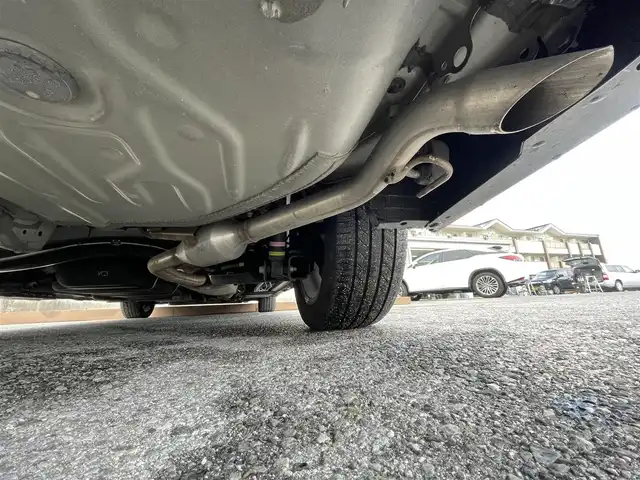 トヨタ ヴォクシー S－Z 滋賀県 2023(令5)年 1.8万km グリッターブラックガラスフレーク 両側パワースライドドア/純正10.5インチナビ/（AM/FM/CD/DVD/フルセグ/Bluetooth/USB）/バックカメラ/前後ドライブレコーダー/ビルトインETC2.0/トヨタセーフティセンス/・踏み間違い防止アシスト/・ブレーキアシスト/・プリクラッシュブレーキアシスト/・ヒルスタート（坂道発進）アシスト/・前方衝突防止支援システム/・TCS（トラクションコントロールシステム）/・VDC（ビークルダイナミクスコントロール）/・レーンキープアシスト/・車間自動制御システム/・ASCD（オートスピードコントロール装置）/・ABS（アンチロックブレーキシステム）/・バックビューモニター/・標識検知機能/電動格納ウインカーミラー/電子パーキング/ブレーキホールド/ステアリングスイッチ/革巻きステアリング/オートライト/オートハイビーム/LEDヘッドライト/フロントフォグ/フルオートエアコン/プッシュスタート/スマートキー/サンシェード/フロアマット