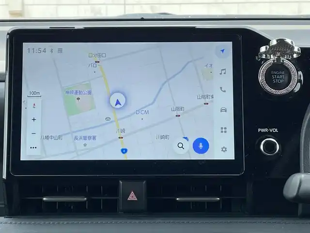 トヨタ ヴォクシー S－Z 滋賀県 2023(令5)年 1.8万km グリッターブラックガラスフレーク 両側パワースライドドア/純正10.5インチナビ/（AM/FM/CD/DVD/フルセグ/Bluetooth/USB）/バックカメラ/前後ドライブレコーダー/ビルトインETC2.0/トヨタセーフティセンス/・踏み間違い防止アシスト/・ブレーキアシスト/・プリクラッシュブレーキアシスト/・ヒルスタート（坂道発進）アシスト/・前方衝突防止支援システム/・TCS（トラクションコントロールシステム）/・VDC（ビークルダイナミクスコントロール）/・レーンキープアシスト/・車間自動制御システム/・ASCD（オートスピードコントロール装置）/・ABS（アンチロックブレーキシステム）/・バックビューモニター/・標識検知機能/電動格納ウインカーミラー/電子パーキング/ブレーキホールド/ステアリングスイッチ/革巻きステアリング/オートライト/オートハイビーム/LEDヘッドライト/フロントフォグ/フルオートエアコン/プッシュスタート/スマートキー/サンシェード/フロアマット