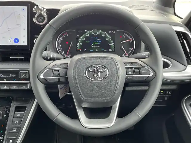 トヨタ ヴォクシー S－Z 滋賀県 2023(令5)年 1.8万km グリッターブラックガラスフレーク 両側パワースライドドア/純正10.5インチナビ/（AM/FM/CD/DVD/フルセグ/Bluetooth/USB）/バックカメラ/前後ドライブレコーダー/ビルトインETC2.0/トヨタセーフティセンス/・踏み間違い防止アシスト/・ブレーキアシスト/・プリクラッシュブレーキアシスト/・ヒルスタート（坂道発進）アシスト/・前方衝突防止支援システム/・TCS（トラクションコントロールシステム）/・VDC（ビークルダイナミクスコントロール）/・レーンキープアシスト/・車間自動制御システム/・ASCD（オートスピードコントロール装置）/・ABS（アンチロックブレーキシステム）/・バックビューモニター/・標識検知機能/電動格納ウインカーミラー/電子パーキング/ブレーキホールド/ステアリングスイッチ/革巻きステアリング/オートライト/オートハイビーム/LEDヘッドライト/フロントフォグ/フルオートエアコン/プッシュスタート/スマートキー/サンシェード/フロアマット