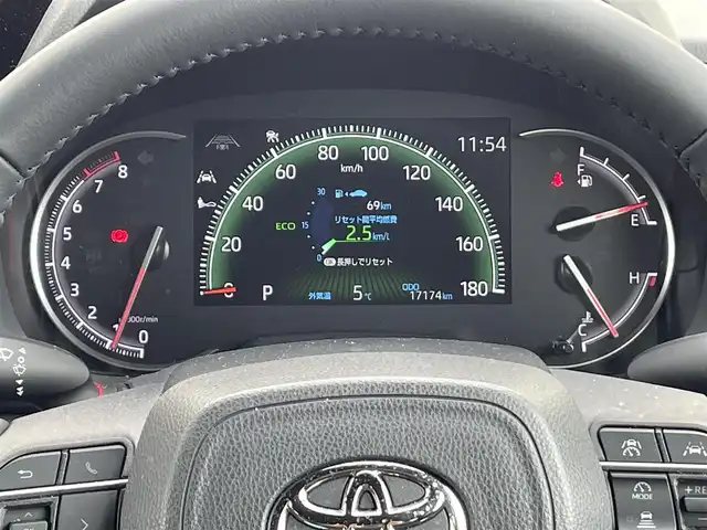 トヨタ ヴォクシー S－Z 滋賀県 2023(令5)年 1.8万km グリッターブラックガラスフレーク 両側パワースライドドア/純正10.5インチナビ/（AM/FM/CD/DVD/フルセグ/Bluetooth/USB）/バックカメラ/前後ドライブレコーダー/ビルトインETC2.0/トヨタセーフティセンス/・踏み間違い防止アシスト/・ブレーキアシスト/・プリクラッシュブレーキアシスト/・ヒルスタート（坂道発進）アシスト/・前方衝突防止支援システム/・TCS（トラクションコントロールシステム）/・VDC（ビークルダイナミクスコントロール）/・レーンキープアシスト/・車間自動制御システム/・ASCD（オートスピードコントロール装置）/・ABS（アンチロックブレーキシステム）/・バックビューモニター/・標識検知機能/電動格納ウインカーミラー/電子パーキング/ブレーキホールド/ステアリングスイッチ/革巻きステアリング/オートライト/オートハイビーム/LEDヘッドライト/フロントフォグ/フルオートエアコン/プッシュスタート/スマートキー/サンシェード/フロアマット