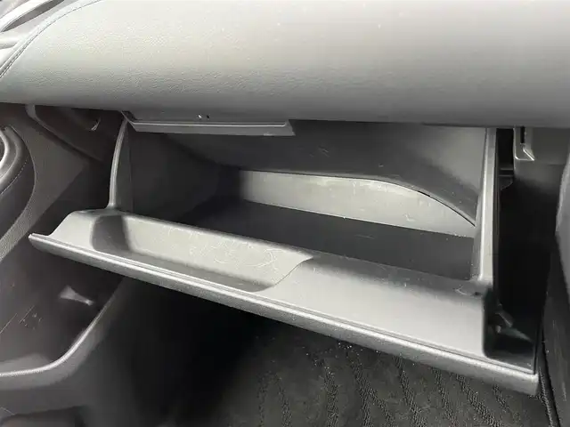 トヨタ ヴォクシー S－Z 滋賀県 2023(令5)年 1.8万km グリッターブラックガラスフレーク 両側パワースライドドア/純正10.5インチナビ/（AM/FM/CD/DVD/フルセグ/Bluetooth/USB）/バックカメラ/前後ドライブレコーダー/ビルトインETC2.0/トヨタセーフティセンス/・踏み間違い防止アシスト/・ブレーキアシスト/・プリクラッシュブレーキアシスト/・ヒルスタート（坂道発進）アシスト/・前方衝突防止支援システム/・TCS（トラクションコントロールシステム）/・VDC（ビークルダイナミクスコントロール）/・レーンキープアシスト/・車間自動制御システム/・ASCD（オートスピードコントロール装置）/・ABS（アンチロックブレーキシステム）/・バックビューモニター/・標識検知機能/電動格納ウインカーミラー/電子パーキング/ブレーキホールド/ステアリングスイッチ/革巻きステアリング/オートライト/オートハイビーム/LEDヘッドライト/フロントフォグ/フルオートエアコン/プッシュスタート/スマートキー/サンシェード/フロアマット