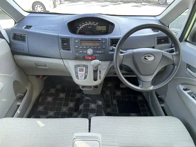 スバル ステラ L 栃木県 2012(平24)年 6万km ブライトシルバーメタリック 新車時保証書/取扱説明書/純正インテグレーテッドCDプレーヤー/　（CD/ラジオ/AUX)/ヘッドライトレベライザー/アイドリングストップ/純正フォグライト/エコモード/バニティミラー/純正フロアマット/純正ドアバイザー/タイヤサイズ　　155/65/R14