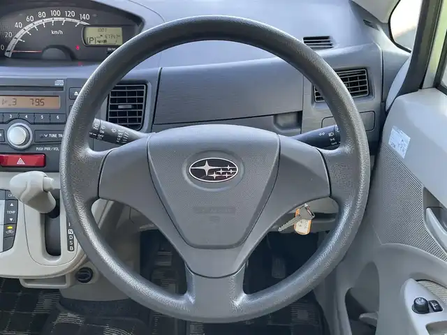 スバル ステラ L 栃木県 2012(平24)年 6万km ブライトシルバーメタリック 新車時保証書/取扱説明書/純正インテグレーテッドCDプレーヤー/　（CD/ラジオ/AUX)/ヘッドライトレベライザー/アイドリングストップ/純正フォグライト/エコモード/バニティミラー/純正フロアマット/純正ドアバイザー/タイヤサイズ　　155/65/R14