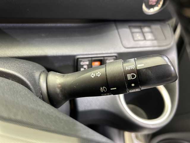 トヨタ シエンタ G クエロ 愛媛県 2018(平30)年 8万km ホワイトパールクリスタルシャイン 純正9型ナビ（NSZT-Y68T）/フルセグテレビ/Bluetooth/バックカメラ/両側電動スライドドア/衝突被害軽減ブレーキ/レーンアシスト/前後ドライブレコーダー（ZDR-015）/コーナーセンサー/ETC/LEDヘッドライト/オートマチックハイビーム/オートライト/フォグランプ/プッシュスタート