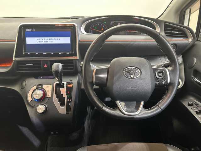 トヨタ シエンタ G クエロ 愛媛県 2018(平30)年 8万km ホワイトパールクリスタルシャイン 純正9型ナビ（NSZT-Y68T）/フルセグテレビ/Bluetooth/バックカメラ/両側電動スライドドア/衝突被害軽減ブレーキ/レーンアシスト/前後ドライブレコーダー（ZDR-015）/コーナーセンサー/ETC/LEDヘッドライト/オートマチックハイビーム/オートライト/フォグランプ/プッシュスタート