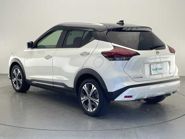 日産 キックス X ツートーンインテリアED 宮崎県 2021(令3)年 5.5万km ブリリアントホワイトパール/ピュアブラック 2トーン 禁煙車/純正9型SDナビ(MM320D-L)/フルセグTV/CD/DVD/Bluetooth/アラウンドビューモニター/プロパイロット/エマージェンシーブレーキ/コーナーセンサー/ブラインドスポット/スマートキー/ドラレコ/D/Nシートヒーター/ハンドルヒーター/デジタルインナーミラー/ステアリングスイッチ/プッシュスタート/電動格納ミラー/純正フロアマット/純正17インチアルミホイル/純正LEDオートライト/純正オートハイビーム/ETC