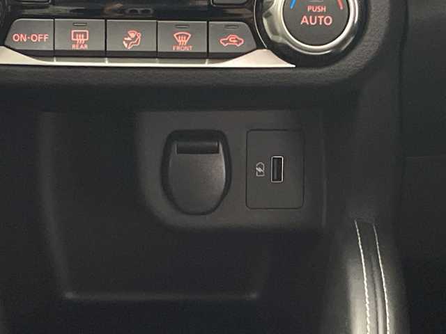 日産 キックス X ツートーンインテリアED 宮崎県 2021(令3)年 5.5万km ブリリアントホワイトパール/ピュアブラック 2トーン 禁煙車/純正9型SDナビ(MM320D-L)/フルセグTV/CD/DVD/Bluetooth/アラウンドビューモニター/プロパイロット/エマージェンシーブレーキ/コーナーセンサー/ブラインドスポット/スマートキー/ドラレコ/D/Nシートヒーター/ハンドルヒーター/デジタルインナーミラー/ステアリングスイッチ/プッシュスタート/電動格納ミラー/純正フロアマット/純正17インチアルミホイル/純正LEDオートライト/純正オートハイビーム/ETC