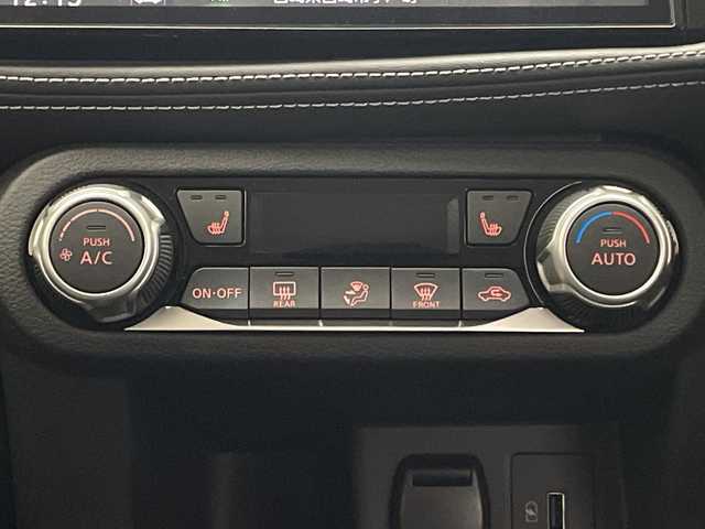 日産 キックス X ツートーンインテリアED 宮崎県 2021(令3)年 5.5万km ブリリアントホワイトパール/ピュアブラック 2トーン 禁煙車/純正9型SDナビ(MM320D-L)/フルセグTV/CD/DVD/Bluetooth/アラウンドビューモニター/プロパイロット/エマージェンシーブレーキ/コーナーセンサー/ブラインドスポット/スマートキー/ドラレコ/D/Nシートヒーター/ハンドルヒーター/デジタルインナーミラー/ステアリングスイッチ/プッシュスタート/電動格納ミラー/純正フロアマット/純正17インチアルミホイル/純正LEDオートライト/純正オートハイビーム/ETC