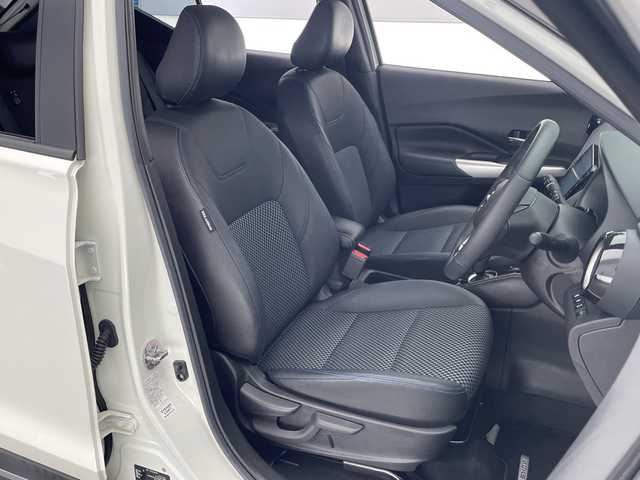 日産 キックス X ツートーンインテリアED 宮崎県 2021(令3)年 5.5万km ブリリアントホワイトパール/ピュアブラック 2トーン 禁煙車/純正9型SDナビ(MM320D-L)/フルセグTV/CD/DVD/Bluetooth/アラウンドビューモニター/プロパイロット/エマージェンシーブレーキ/コーナーセンサー/ブラインドスポット/スマートキー/ドラレコ/D/Nシートヒーター/ハンドルヒーター/デジタルインナーミラー/ステアリングスイッチ/プッシュスタート/電動格納ミラー/純正フロアマット/純正17インチアルミホイル/純正LEDオートライト/純正オートハイビーム/ETC