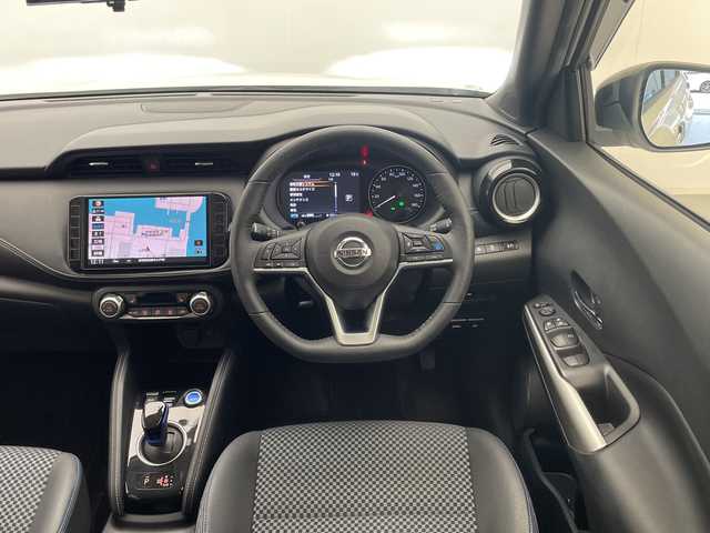 日産 キックス X ツートーンインテリアED 宮崎県 2021(令3)年 5.5万km ブリリアントホワイトパール/ピュアブラック 2トーン 禁煙車/純正9型SDナビ(MM320D-L)/フルセグTV/CD/DVD/Bluetooth/アラウンドビューモニター/プロパイロット/エマージェンシーブレーキ/コーナーセンサー/ブラインドスポット/スマートキー/ドラレコ/D/Nシートヒーター/ハンドルヒーター/デジタルインナーミラー/ステアリングスイッチ/プッシュスタート/電動格納ミラー/純正フロアマット/純正17インチアルミホイル/純正LEDオートライト/純正オートハイビーム/ETC