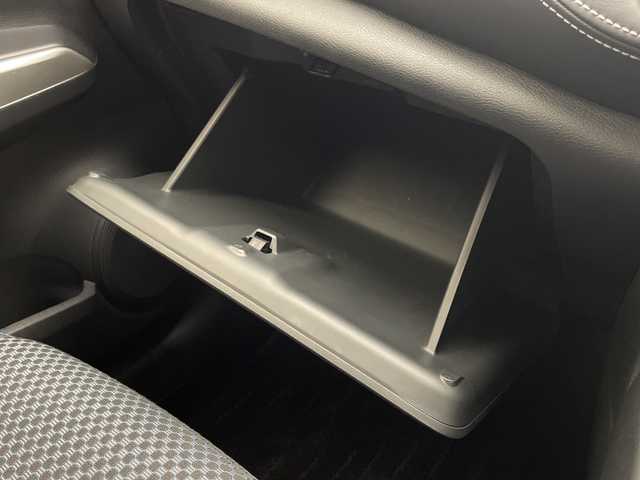 日産 キックス X ツートーンインテリアED 宮崎県 2021(令3)年 5.5万km ブリリアントホワイトパール/ピュアブラック 2トーン 禁煙車/純正9型SDナビ(MM320D-L)/フルセグTV/CD/DVD/Bluetooth/アラウンドビューモニター/プロパイロット/エマージェンシーブレーキ/コーナーセンサー/ブラインドスポット/スマートキー/ドラレコ/D/Nシートヒーター/ハンドルヒーター/デジタルインナーミラー/ステアリングスイッチ/プッシュスタート/電動格納ミラー/純正フロアマット/純正17インチアルミホイル/純正LEDオートライト/純正オートハイビーム/ETC