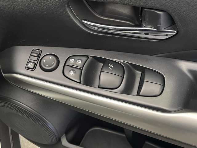 日産 キックス X ツートーンインテリアED 宮崎県 2021(令3)年 5.5万km ブリリアントホワイトパール/ピュアブラック 2トーン 禁煙車/純正9型SDナビ(MM320D-L)/フルセグTV/CD/DVD/Bluetooth/アラウンドビューモニター/プロパイロット/エマージェンシーブレーキ/コーナーセンサー/ブラインドスポット/スマートキー/ドラレコ/D/Nシートヒーター/ハンドルヒーター/デジタルインナーミラー/ステアリングスイッチ/プッシュスタート/電動格納ミラー/純正フロアマット/純正17インチアルミホイル/純正LEDオートライト/純正オートハイビーム/ETC