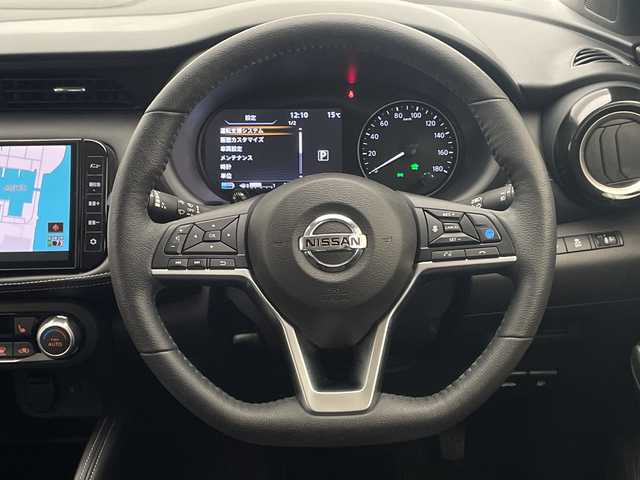 日産 キックス X ツートーンインテリアED 宮崎県 2021(令3)年 5.5万km ブリリアントホワイトパール/ピュアブラック 2トーン 禁煙車/純正9型SDナビ(MM320D-L)/フルセグTV/CD/DVD/Bluetooth/アラウンドビューモニター/プロパイロット/エマージェンシーブレーキ/コーナーセンサー/ブラインドスポット/スマートキー/ドラレコ/D/Nシートヒーター/ハンドルヒーター/デジタルインナーミラー/ステアリングスイッチ/プッシュスタート/電動格納ミラー/純正フロアマット/純正17インチアルミホイル/純正LEDオートライト/純正オートハイビーム/ETC