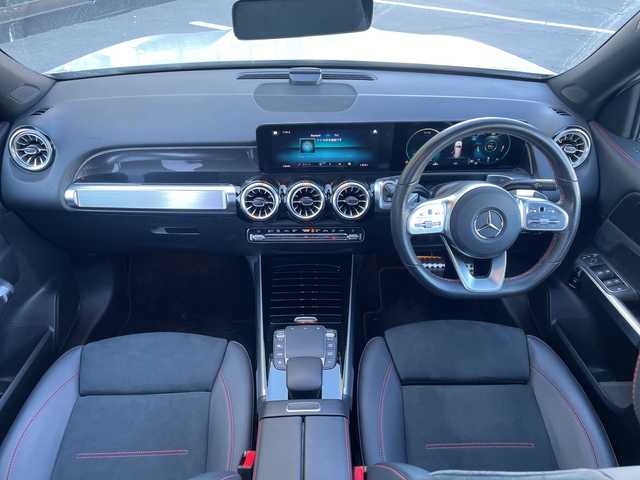 メルセデス・ベンツ Ｍ・ベンツ ＧＬＢ２００ｄ 4マチック AMGライン 長野県 2021(令3)年 1.3万km デジタルホワイト 禁煙車/4WD/サンルーフ/純正メモリナビ/Bluetooth/フルセグTV/全周囲カメラ/USB入力端子(タイプCもあり)/ハーフレザーシート/前席シートヒーター/前席メモリ付きパワーシート/電動リアゲート/ルーフレール/前後ドラレコ/純正AW19インチ/電動パーキングブレーキ/アイドリングストップ/衝突軽減ブレーキ/レーンキープアシスト/オートマチックハイビーム/LEDヘッドライト/トノカバー/パドルシフト/プッシュスタート/スマートキー/スペアキー