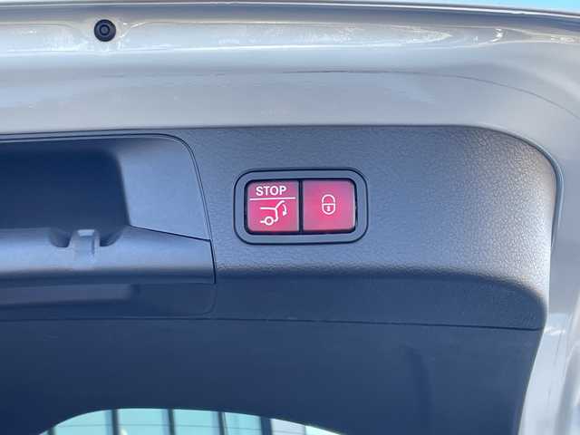 メルセデス・ベンツ Ｍ・ベンツ ＧＬＢ２００ｄ 4マチック AMGライン 長野県 2021(令3)年 1.3万km デジタルホワイト 禁煙車/4WD/サンルーフ/純正メモリナビ/Bluetooth/フルセグTV/全周囲カメラ/USB入力端子(タイプCもあり)/ハーフレザーシート/前席シートヒーター/前席メモリ付きパワーシート/電動リアゲート/ルーフレール/前後ドラレコ/純正AW19インチ/電動パーキングブレーキ/アイドリングストップ/衝突軽減ブレーキ/レーンキープアシスト/オートマチックハイビーム/LEDヘッドライト/トノカバー/パドルシフト/プッシュスタート/スマートキー/スペアキー