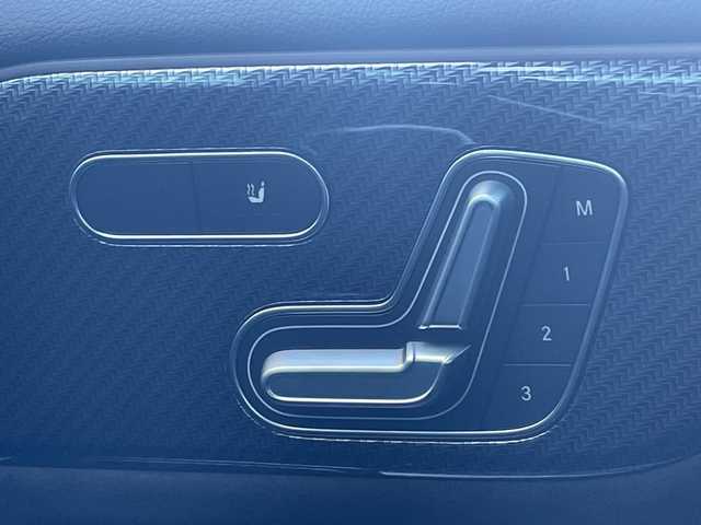 メルセデス・ベンツ Ｍ・ベンツ ＧＬＢ２００ｄ 4マチック AMGライン 長野県 2021(令3)年 1.3万km デジタルホワイト 禁煙車/4WD/サンルーフ/純正メモリナビ/Bluetooth/フルセグTV/全周囲カメラ/USB入力端子(タイプCもあり)/ハーフレザーシート/前席シートヒーター/前席メモリ付きパワーシート/電動リアゲート/ルーフレール/前後ドラレコ/純正AW19インチ/電動パーキングブレーキ/アイドリングストップ/衝突軽減ブレーキ/レーンキープアシスト/オートマチックハイビーム/LEDヘッドライト/トノカバー/パドルシフト/プッシュスタート/スマートキー/スペアキー