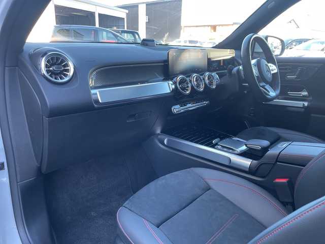 メルセデス・ベンツ Ｍ・ベンツ ＧＬＢ２００ｄ 4マチック AMGライン 長野県 2021(令3)年 1.3万km デジタルホワイト 禁煙車/4WD/サンルーフ/純正メモリナビ/Bluetooth/フルセグTV/全周囲カメラ/USB入力端子(タイプCもあり)/ハーフレザーシート/前席シートヒーター/前席メモリ付きパワーシート/電動リアゲート/ルーフレール/前後ドラレコ/純正AW19インチ/電動パーキングブレーキ/アイドリングストップ/衝突軽減ブレーキ/レーンキープアシスト/オートマチックハイビーム/LEDヘッドライト/トノカバー/パドルシフト/プッシュスタート/スマートキー/スペアキー